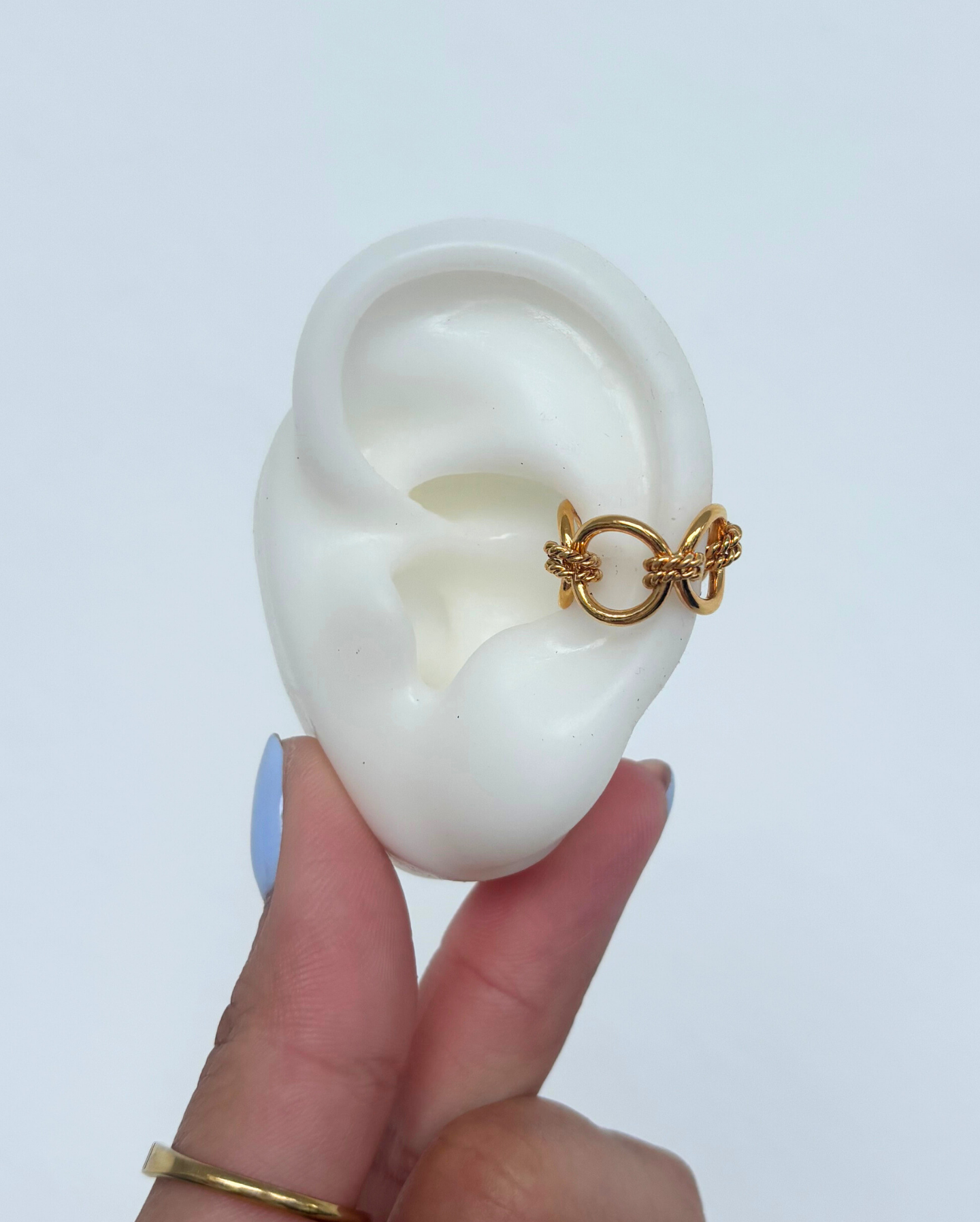 Vera Earcuff